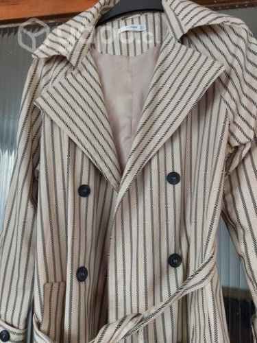 Abrigo marca Mango impecable