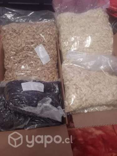 Frutos secos almendras nueces pasas