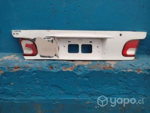 Embellecedor de maleta Hyundai Elantra 1993-1995