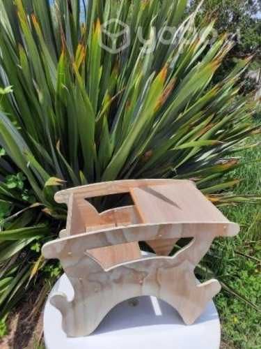 Caballitos de madera/ mesa y mecedora