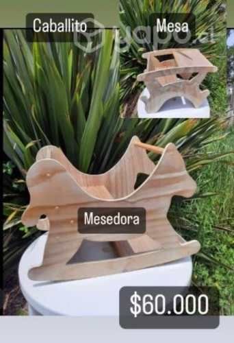 Caballitos de madera/ mesa y mecedora
