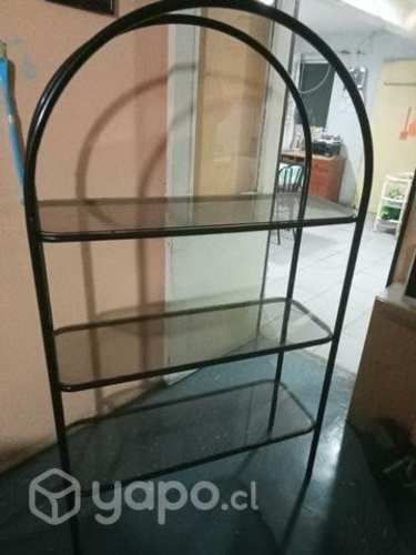Repisa negra con vidrios ahumados
