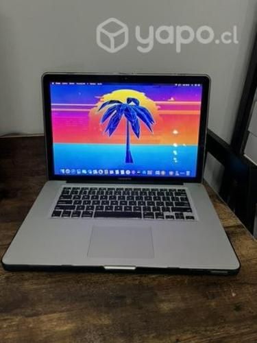 MacBook Pro 15 i7 16 GB RAM/ 1 TB SSD