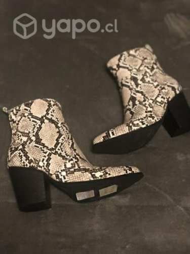 Hermoso botines marca vía uno talla 35