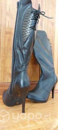 Botas altas de cuero con taco tipo stiletto