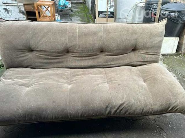 Futón cama muy cómodo usado