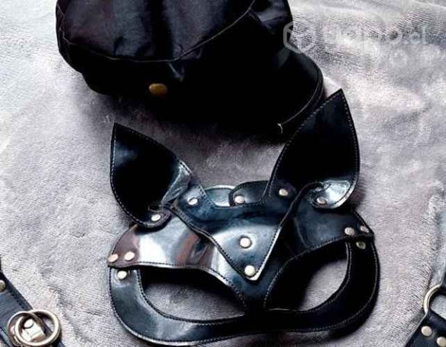 Antifaz sado y gorra