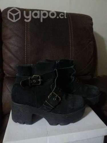 Botín cuero negro alto