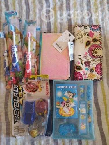 Set plástico y billeteras nuevas