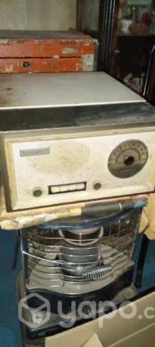 Tocadisco con radio antigua