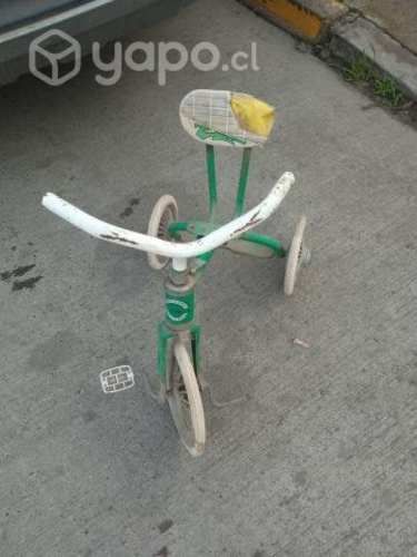 Triciclo de fierro antiguo