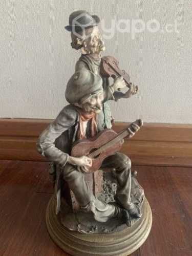 Figura porcelana Guseppe Armani Músicos.
