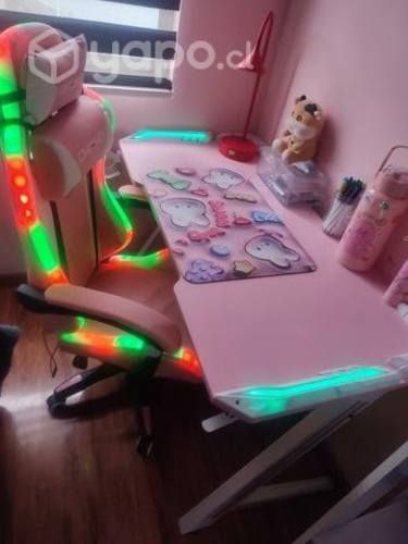 Escritorio y silla gamer
