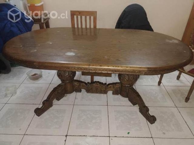 Mesa comedor de encina con piña tallada a mano