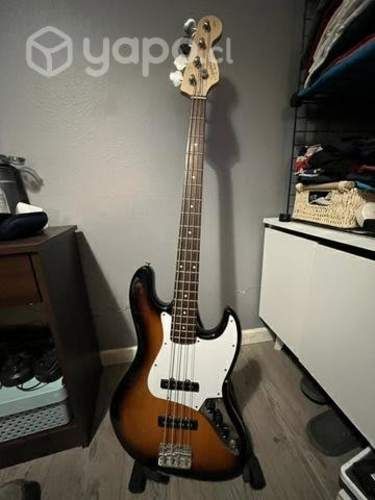 Bajo jbass Squier de Fender