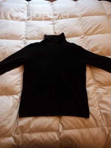 Sweater cuello largo usado en buen estado