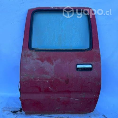 Puerta trasera izquierda Toyota hilux 2000