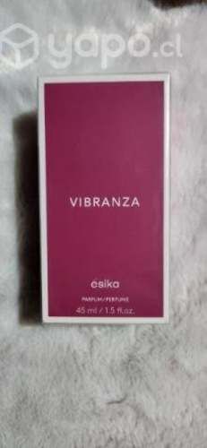 Vibranza , sweet black crema , labial nude fuerza