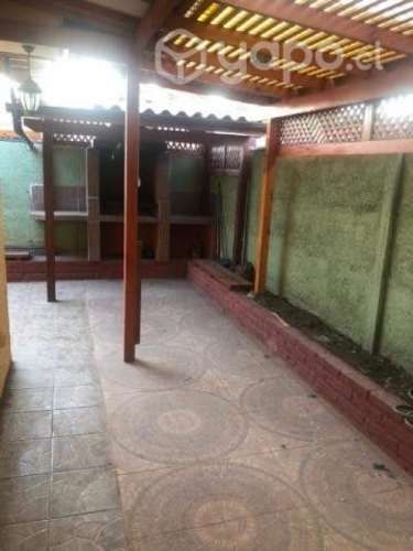 Se arrienda casa en condominio