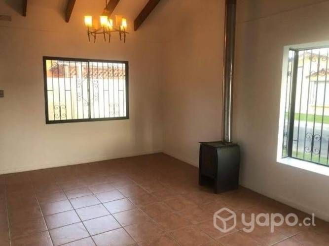 Se arrienda casa en condominio