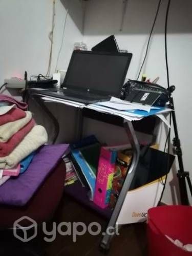 Escritorio de color morado