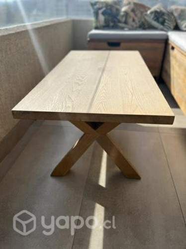 Mesa madera con muy poco uso