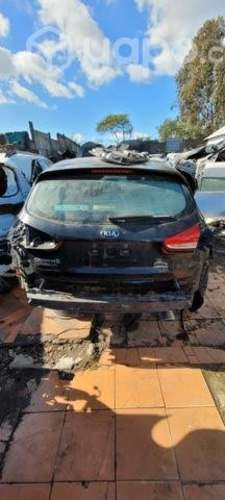 Kia cerato en desarme