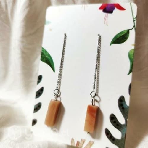 Aros cadena con piedra rosa palo