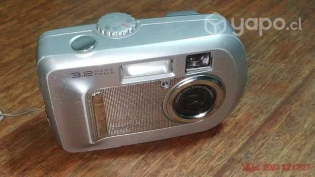 Cámara digital antigua Kodak es del 2003,está ok