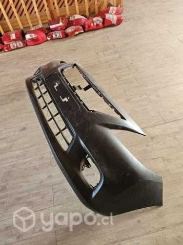 Parachoque delantero nuevo original de nissan vers