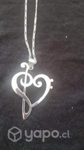 Cadena de plata con signo musical