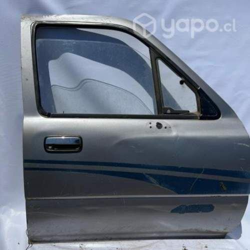 Puerta delantera derecha Toyota Hilux 1997
