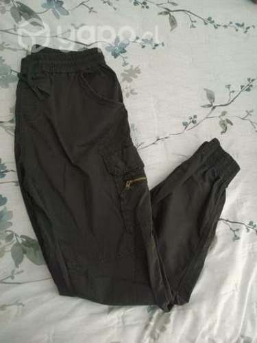 Pantalón cargo
