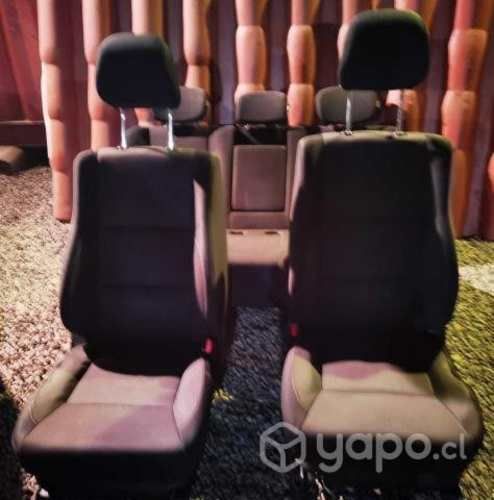 Asientos delanteros, butacas y asiento trasero