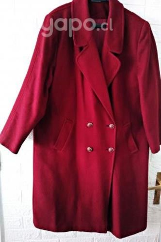 Abrigo color burdeo