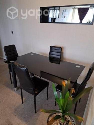 Comedor de vidrio para 6 personas + 4 sillas