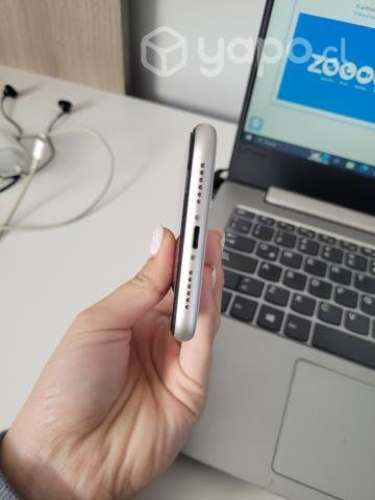 IPhone 11 , 128 gb + cargador original + carcasas