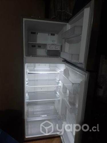 Nevera refrigerador de dos puertas descongela sólo