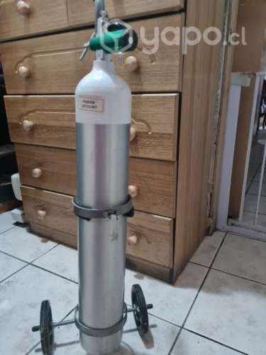 Tubo de oxígeno con carro y regulador