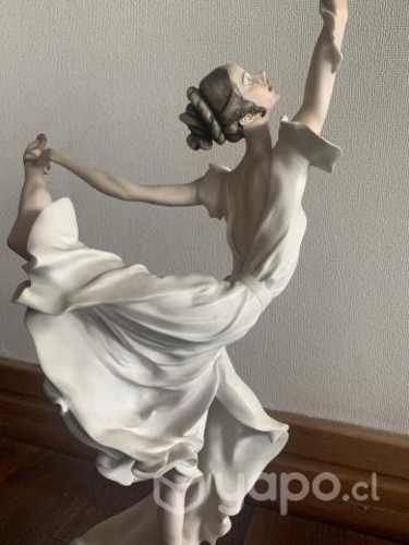 Figura porcelana Florencia.Guseppe Armani. Bailari