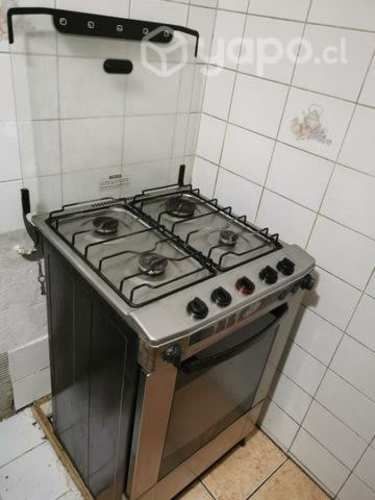 Cocina Fensa, gas natural con chispero. Impecable