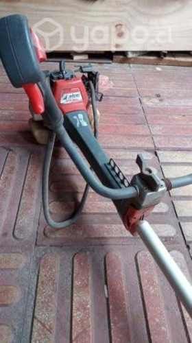 Máquina cortadora de pasto