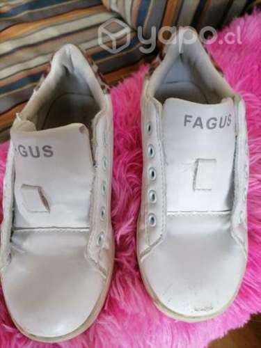 Zapatillas, fagus número 30.