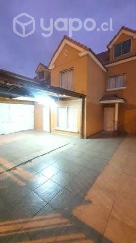 Hermosa casa aislada de 3 pisos