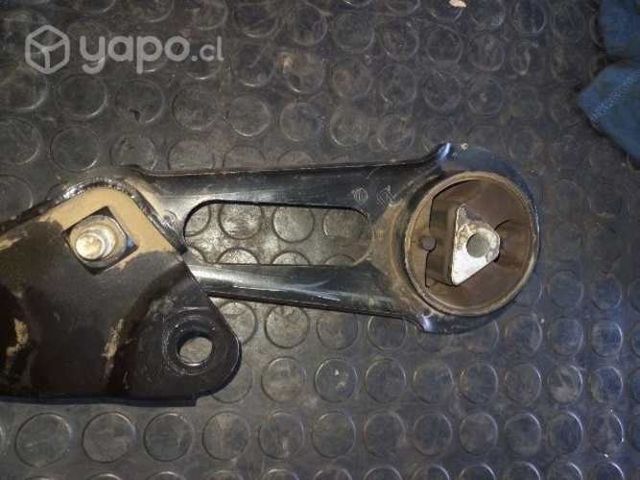 Soporte de caja Nissan versa 2018