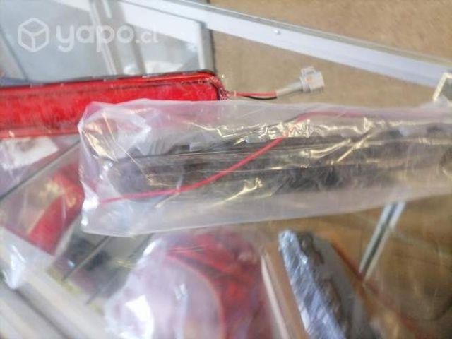 Tercera luz de freno portalón Toyota hilux
