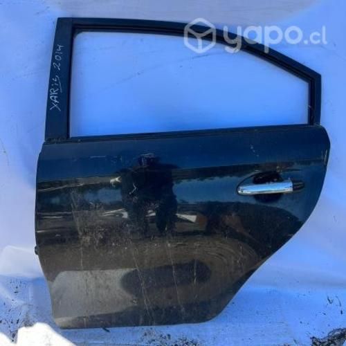 Puerta trasera Izquierda Toyota yaris 2014