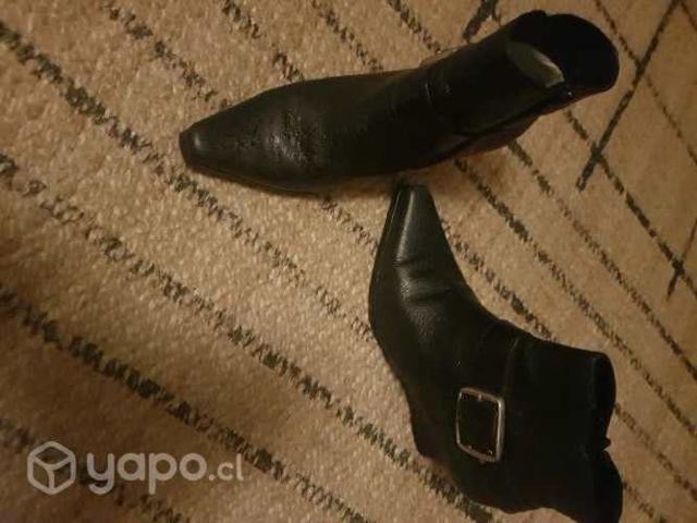 Botín cuero negro marca Campero's