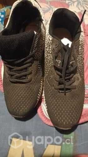 2 pares de zapatillas a 10 mil cada una