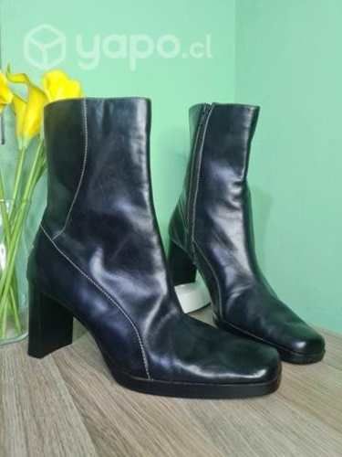 Par de botas mujer